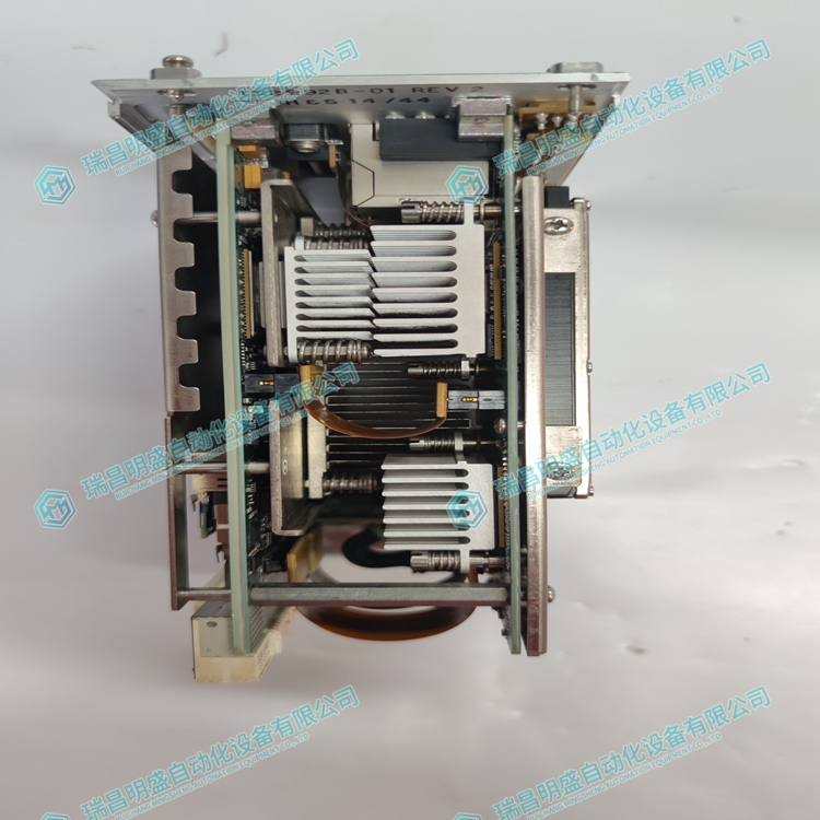 NI  PXIe-8135 控制器模塊