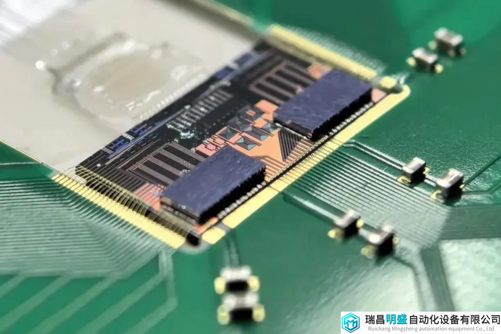 重要進(jìn)展｜首款 2Tb/s 三維集成硅光芯粒成功出樣